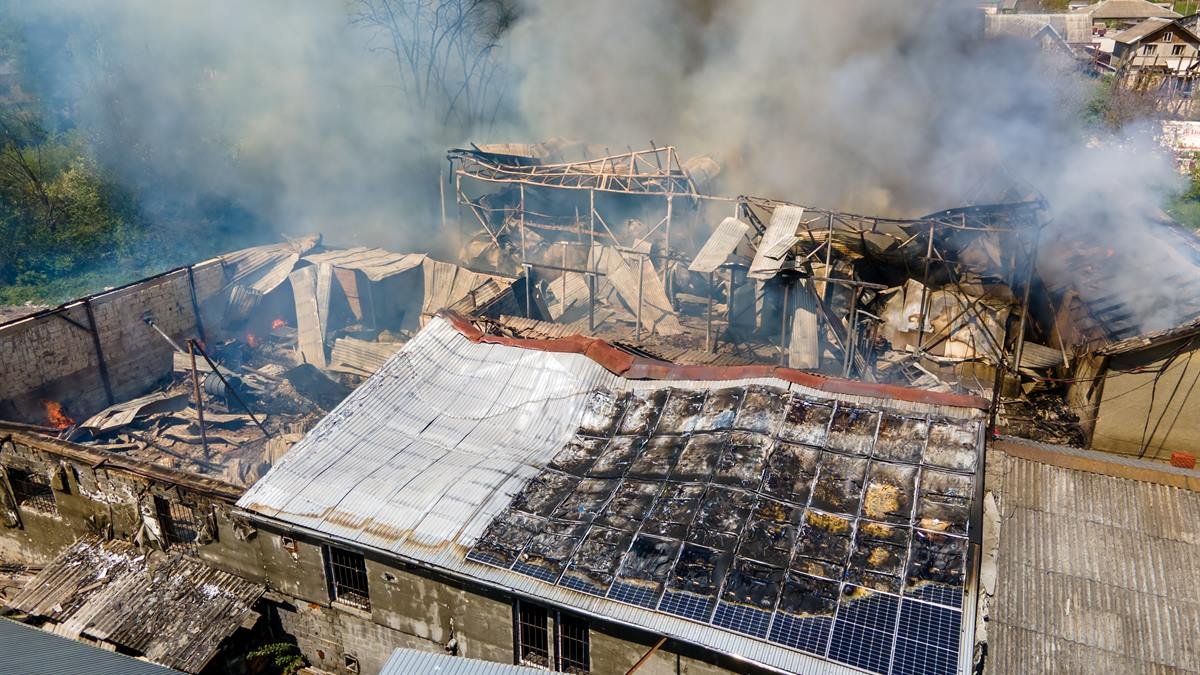 Brandschaden an Industriehalle für Versicherung aufnehmen