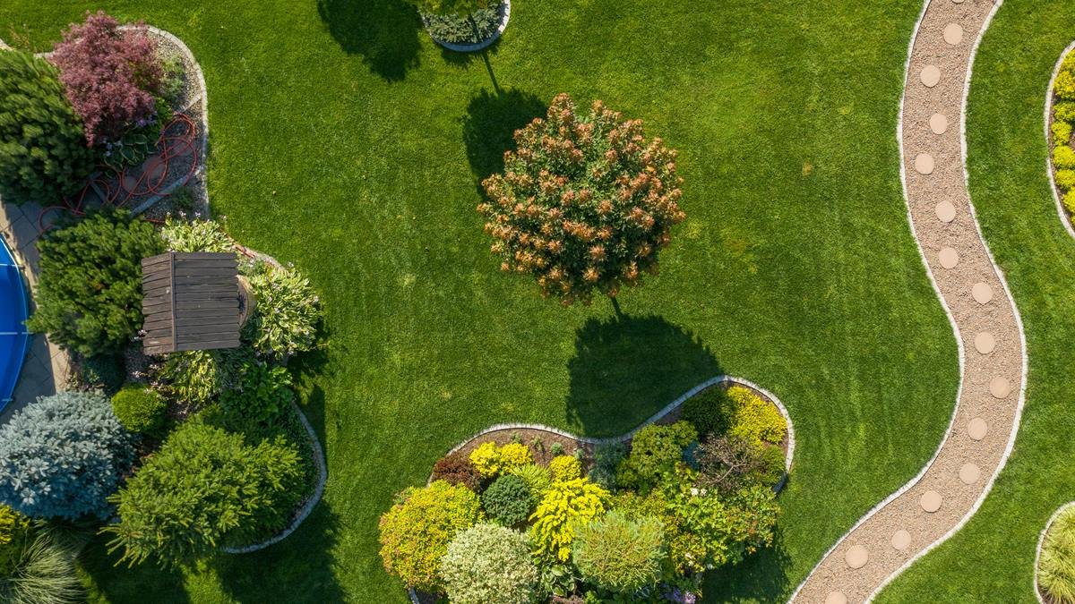 Gartenumgestaltung im Vorher-Nachher-Vergleich