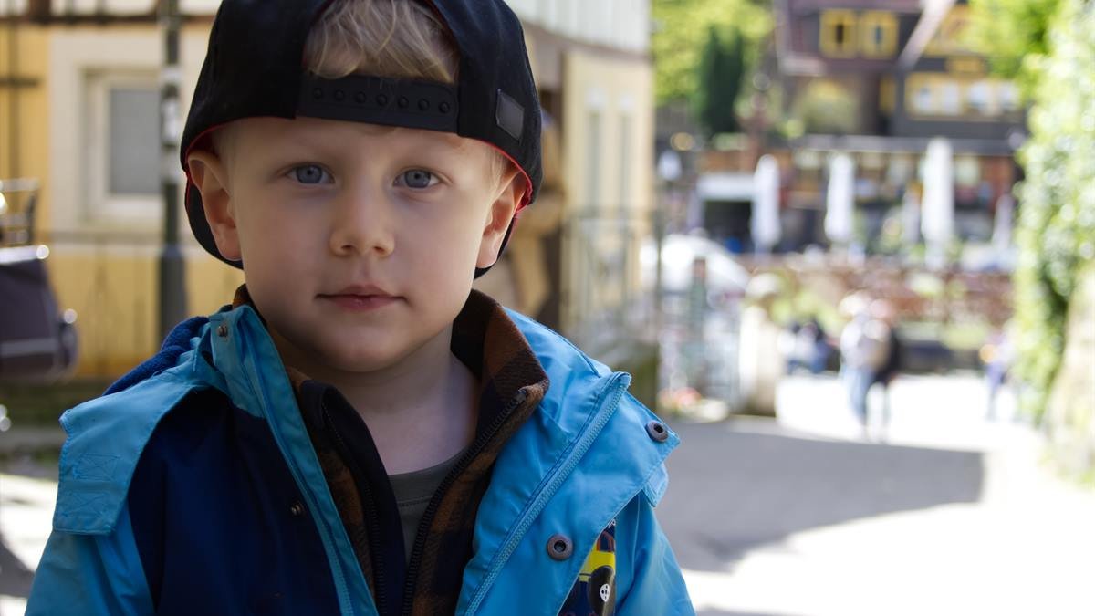 Suche nach vermissten Kindern in Wohngebieten